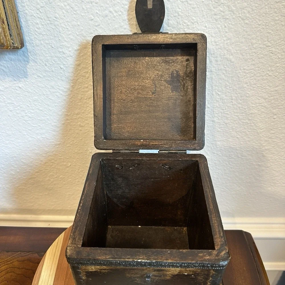 Vintage Wooden Trinket Keepsakes Box 7.75 Inch Patina Metal Trim‎ Accent Ornate